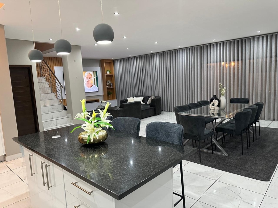 4 Bedroom Property for Sale in Parklands North Western Cape